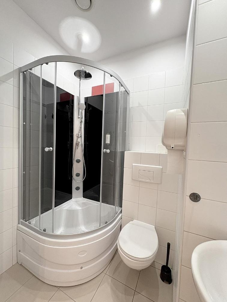 Hala Hostel - Pokoje Na Wylacznosc Tuz Przy Dworcu Gdynia Extérieur photo