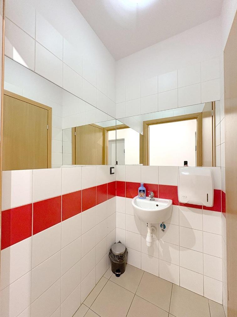 Hala Hostel - Pokoje Na Wylacznosc Tuz Przy Dworcu Gdynia Extérieur photo